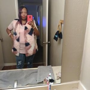 Meet your Posher, Adrienne